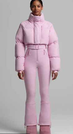 Trip Goals, Coquette Winter, Ski Aesthetic, Ski Outfits, Cold Girl, Sport Model, Coquette Outfit, Winter Trip