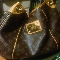 Louis Vuitton Galliera PM Authentic.  Bundle discount does not apply to this bag. Louis Vuitton Bags Shoulder Bags Louis Vuitton Galliera Pm, Stylish Handbags, Louis Vuitton Monogram, Louis Vuitton Bag, Louis Vuitton, Monogram, Shoulder Bag, Fashion Tips