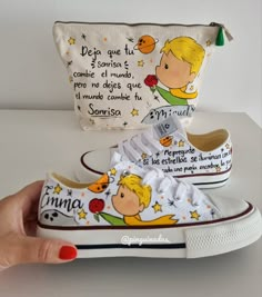 #zapatillas #zapatillaspersonalizadas #elprincipito #neceser Painted Baby Shoes, Homemade Lollipops, Paint Shoes, Painted Shoes Diy, Fabric Painting On Clothes, Painted Sneakers, Art Shoes, Shoes Diy, Star Diy