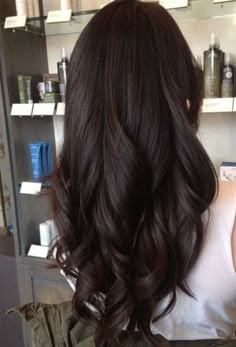 Dark Brunette Hair, Hair Color Chocolate, Brown Hair Inspo, 50 Hair, Hair Color Light Brown, Caramel Highlights, Brown Hair Balayage, Dark Brown Hair Color, Color Chocolate