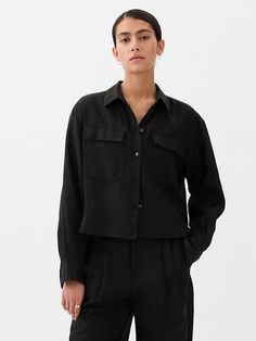 100% Linen Cropped Shirt Gap Linen Button-up Tops, Gap Linen Summer Shirt, Gap Linen Button-up Shirt, Gap Linen Spring Shirt, Gap Linen Tops For Workwear, Gap Linen Shirt For Spring, Gap Linen Shirt With Relaxed Fit, Spring Linen Shirt By Gap, Gap Relaxed Fit Linen Shirt