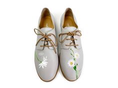 handpainted Italian comfortable oxford ivory shoes with flower design Waterproof Paint, Men's Wedding Shoes, Italian Leather Shoes, Leather Flower, Leather Flowers, Elegant Flowers, Pumps Flat, Bird Design, Shoe Size Chart