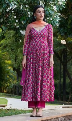 Cotton Anarkali Dress, V Neck Anarkali, Printed Anarkali, Rani Pink, Latest Dress Design, Simple Kurta Designs, Velvet Blouse, Kurti Designs Latest