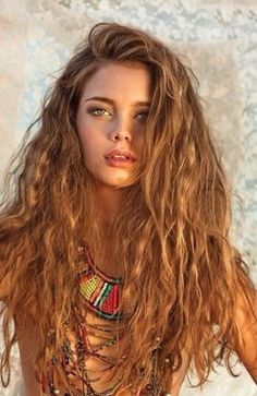 70s Hairstyles for Women That Are Trending- The Trend Spotter Roller Curls, Hippie Hair, Bohemian Hairstyles, Grow Hair Faster, Feathered Hairstyles, Boho Hairstyles, Hair Waves, Grow Hair