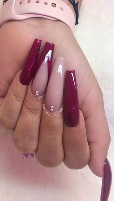 Blush and plum nails We have a feminine nails design for your choice to wear this autumn, especially if you love glossy style nails.... Acrylic Nails Latina, College Nails, Burgundy Acrylic Nails, Fall Nail Design, Plum Nails, Girl Nails