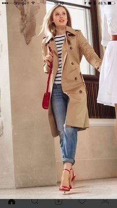 Trent Coat, Spring Summer Capsule Wardrobe, Trench Coat Outfit, Top Jeans, Trench Coat Style, Trendy Fall Outfits, Stripe Top, Casual Chic Outfit, Fashion Mistakes