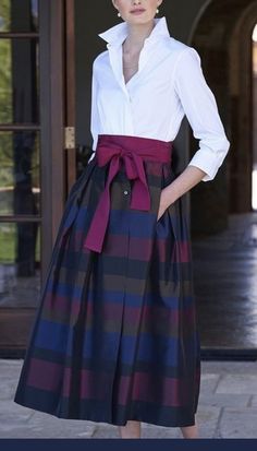 Trendy Chic Outfits Classy, Classic Skirts For Women Over 50, Formal Skirt Outfit Classy, Womens Skirt Outfits, Elegant Skirt, Dress Shirts For Women, Midi Shirt Dress, Moda Vintage, Casual Outfit