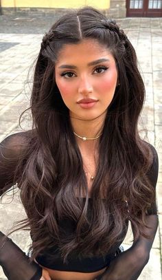 Gorgeous and beautiful wedding hairstyle ideas | Trendy hairstyle Chique Outfits, Long Dark Hair, Hairdo For Long Hair, Dark Hair