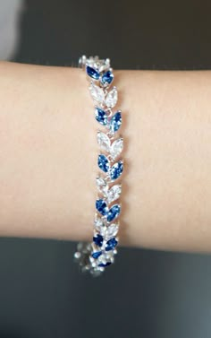 Blue Rose Accessories, Simple Elegant Jewelry Silver, Beautiful Bracelet Gold, Blue And Silver Jewelry, Blue Diamond Bracelet, New Jewellery Designs, Fancy Items, Fancy Bracelets, Gifts For Mums