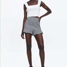 Brand New Size Medium Chic Short Plaid Bottoms, Chic Fitted Plaid Shorts, Chic High Waist Ruffle Shorts, Chic Plaid Bottoms For Day Out, Chic High Waist Ruffled Shorts, Chic High-waisted Ruffled Shorts, Casual Ruffled Bottoms For Picnic, Summer Plaid Bottoms With Ruffles, Casual Gingham Shorts With Ruffles