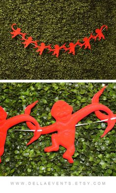 two pictures of red plastic figures on green grass and one has an arrow in the shape of people