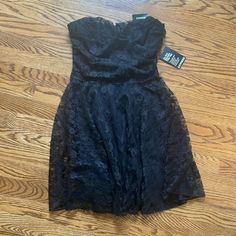 Size Us 6 Strapless Lace Mini Dress For Night Out, Black Lace Strapless Dress With Sweetheart Neckline, Black Lace Strapless Dress For Night Out, Spring Black Strapless Dress With Sweetheart Neckline, Black Strapless Dress With Sweetheart Neckline For Spring, Mini Dress Strapless, Flowy Mini Dress, Express Dresses, Strapless Dress