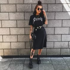 Edgy Work Outfits, Rok Outfit, Chique Outfit, Woman In Black, Alt Fashion