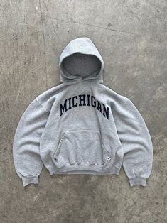 HEATHER GREY    MICHIGAN    RUSSELL HOODIE Easy 30 day return policy Hoodie Outfits, Fall Fits, Vintage Hoodies, Hoodie Outfit, Selling Clothes, Dream Clothes, Outfit Idea, School Outfits, Simple Outfits