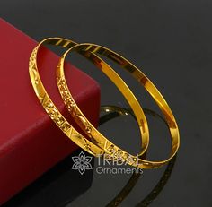 These is fabulous Solid bangles made by pure 22kt yellow gold hallmarked, best bridies bangles. Metal-22kt yellow gold. Item type- bangles. Weight-23 to 26 grams(weight will vary as per size) Size- 2-2 to 3 (select your size from the option) Width-4.5 mm. Stamped-916/22kt hallmarked. Finish-Gold diamond cut. Makes excellent gifting for all festival seasons or wedding anniversaries, best couple bangles Yellow Gold Round Bangle For Marriage, Yellow Gold Round Bangle For Puja, Plain Gold Bangles, Solid Gold Bangle, Gold Jewellry, Bangles Making, Gold Bangles Design, Bangle Designs, Cut Design