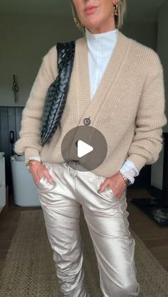 Helen Nuttall on Instagram: "Used and abused" Clothing Tricks, Dressing Tips, Jewelry Hacks, Different Necklines, Tic Toc, Girl Life Hacks, Fashion Hacks Clothes, Belt Accessories