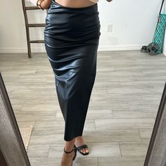 Vegan Leather Skirt, Hm Skirt, Black Vegan, Side Split, Leather Skirt, Looks Great, Vegan Leather, Pencil Skirt, Womens Skirt