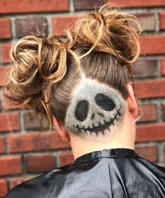 10 hair-raising Halloween hairstyles <•>  Halloween skeleton scalp  #halloweenhair #halloweenhairstyles #halloweenforkids #scaryhair Skeleton Hair, Undercut Design, Hair Tattoo Designs, Undercut Hair Designs, Jack Pumpkin, Hair Trends 2015, Undercut Hair, Jack The Pumpkin King, Undercut Long Hair