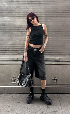 Casual Techno Outfit, Techno Street Style, Alternative Fashion Concert, Techno Dj Outfit, Feminist Outfits Aesthetic, Yung Planet Outfits, Jorts Outfit Women’s Black, Goth Cyberpunk Outfit, Metal Concert Outfit Summer