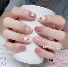 Round Nail Designs, Shiny Nails Designs, Henna Nails, Acrylic Toe Nails, Hello Nails, Hippie Nails, Simple Gel Nails, Minimal Nails, Pink Nail Art