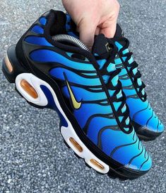 Tns Nike, Nike Tn Shoes, Nike Airmax Plus, Hellboy Tattoo, Pretty Shoes Sneakers, Nike Air Shoes, Baskets Nike