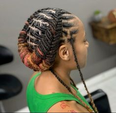 This intricate basket-weave pattern creates a visually stunning style that highlights the versatility of dreadlocks. Great for showcasing creativity. Tags: #BasketWeaveLocs #IntricateDreads #NaturalHairArt #ProtectiveLocHairstyles #LocLover Locs Ponytail, Loc Updo, Natural Hair Art, Stunning Style, Appointments Available