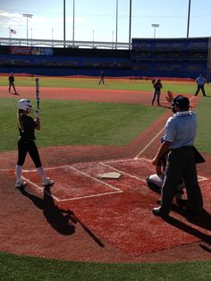 Softball on turf! Aesthetic Softball, Softball Tips, Softball Cheers, Softball Workouts