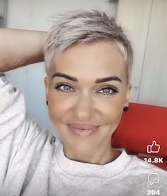 Short Buzzed Hair, Short Platinum Blonde Hair, Modern Pixie, Short Hair Designs, Androgynous Hair