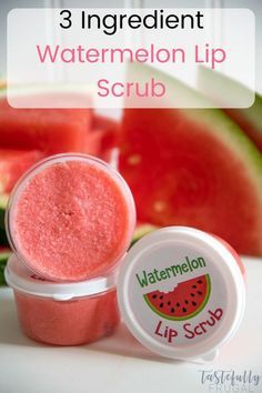 Make A Lip Scrub, Diy Lush Lip Scrub, Lip Scrub At Home, Lip Scrub Diy Recipes, Make Lip Scrub, Watermelon Lip Scrub, Lip Peeling, Scrub At Home, Honey Lip Scrub