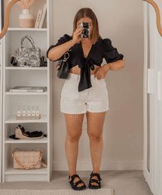 Short Outfits Plus Size, Plus Size Looks For Summer, Trendy Plus Size Outfits Summer, Plus Size Summer Outfits Shorts, Outfits For Short Women Curvy, Look Midsize, Spring Outfits Plus Size, Plus Size Shorts Outfit, Shorts Jeans Branco