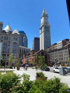 there is a clock tower in the middle of this city