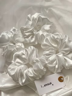 White Silk Scrunchie, Schruncies Aesthetic, Aesthetic Scrunchies, White Scrunchie, Satin Scrunchies, Silk Scrunchies, Hair White