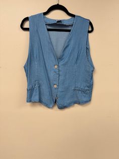 Italian Linen Vest / Top. Meo Meli, Style L11774, Southern Exposure Style, NT by Amati. NT 7580 Casual V-neck Tank Top With Pockets, Spring Button-up Vest With Pockets, Casual V-neck Vest For Day Out, Summer Workwear Denim Vest With Button Closure, V-neck Vest With Button Closure For Summer, Cotton V-neck Blouse With Pockets, Summer V-neck Vest With Button Closure, V-neck Top With Pockets For Day Out, Casual Button-up Spring Vest