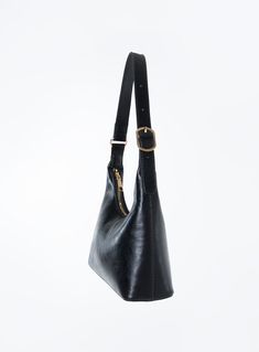 Glazier Shoulder Bag Black Cute Black Handbags, Timeless Shoulder Bags, Medium Shoulder Bag, Small Black Shoulder Bag, Black Shoulder Bag Aesthetic, Small Shoulder Purse, Classy Accessories Women, Cute Black Purse, Baggu Shoulder Bag Outfit