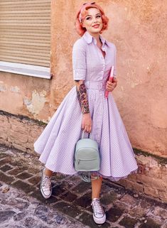 Pinup Dresses 50s, Retro Dress Outfits Classy, Modern 50s Style Outfits, 50s Party Outfit, Retro Dress 80s, Retro Dress Outfits, 50s Costumes