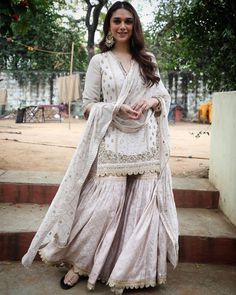 Wedding Gharara, White Sharara, Gharara Designs, Sharara Designs, Aditi Rao, Indian Dresses Traditional, Traditional Indian Outfits, Pakistani Bridal Dresses, Indian Bridal Outfits