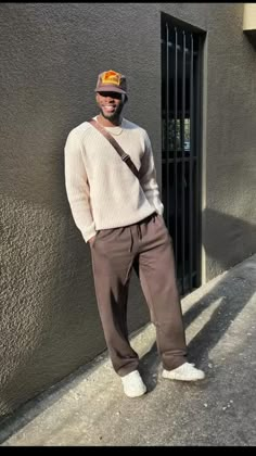 Mens Fall Outfits, Brown Sweatpants, Chique Outfit, Black Men Street Fashion, Men Street Fashion, High Street Fashion, Street Style Outfits Men, Street Fashion Men Streetwear