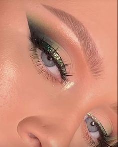 2021 Makeup, Beauty And Cosmetics, Soft Eye Makeup, Glitter Makeup Looks, Glitter Gradient, Work Makeup, Makeup Challenges, Green Makeup, Glam Makeup Look