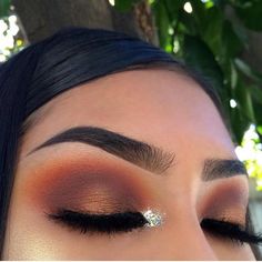 Glitter Inner Corner Eye, Inner Corner Eye Makeup, Corner Eye Makeup, Orange Glitter Makeup, Eye Makeup Glitter, Brown Smokey Eye Makeup, Natural Eye Makeup Tutorial, Makeup 2018