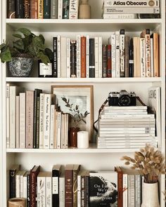 Photo by: Polly Florence Home Library, Book Shelf, My New Room, Cheap Home Decor, 인테리어 디자인, House Inspiration