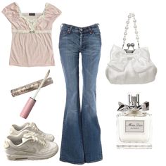 Outfit Ideas Winter Coquette, Pretty Outfits Coquette, Coqquete Outfit Ideas, Quoquette Outfits, Girly Outfit Ideas For School, Coquette 2000s Outfits, 2000s Coquette Fashion, Coquette Fit Ideas, Jeans Coquette Outfit