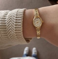 Neutral outfit
Gold watch
Gold jewelry
Beige sweater
Fit check Necklace Aesthetic Gold, Necklace Aesthetic, Aesthetic Gold, Men Bracelets, Bracelets Ideas, Vintage Jewelry Necklace, Dope Jewelry, Jewelry Essentials