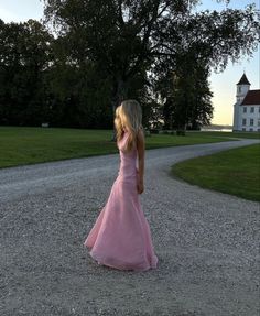 Gorgeous Long Dresses, Prom Dresses Europe, Dress For Ball Prom, Family Occasion Outfit, Long Ball Gown Dresses, Pink Silk Formal Dress, Pretty Silk Dresses, Light Pink Prom Dress Aesthetic, Summer Prom Dresses Long