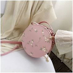 Brand Name: DRANECYLining Material: polyesterShape: CircularPlace Of Origin: FU JIAN ProvinceHandbags Type: Shoulder BagsTypes of bags: Shoulder Crossbody BagsOrigin: CN(Origin)Main Material: PUClosure Type: zipperHardness: SoftExterior: NONEStyle: FashionModel Number: HS198Occasion: VersatileGender: WOMENPattern Type: FloralNumber of Handles/Straps: SingleInterior: Cell Phone PocketDecoration: LaceDecoration: FlowersItem Type: Handbags Lady Office, Dress Couple, Flower Chain, Mini Mochila, Dinner Outfit, Model Style, Tops Blouse, Round Bag, Fresh Flower