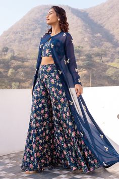 "14 Versatile Crop Tops Outfit Ideas for Day to Night Looks" Ceremonial Clothing, Organza Jacket, Western Gown, Crop Top And Pants, Set Saree, Indian Clothes