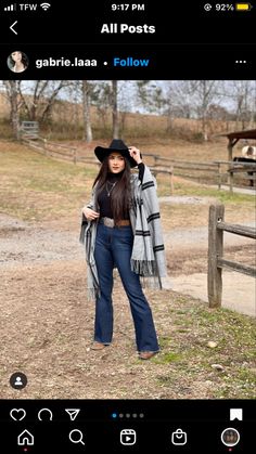 Mexican Street Outfits, Mexican Winter Outfit, Vaquera Winter Outfit, Outfit Ranchero Mujer, Baile Outfits Jaripeo Winter, Vacera Outfit, Winter Jaripeo Outfits, Vaquera Outfit Mexican Winter, Fall Vaquera Outfits