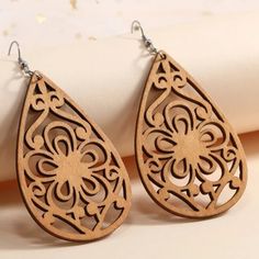 Khaki Color Wooden Droplet Shape Laser Cut Out Earrings. Center Flower Design. For Pierced Ears Only. Hangs 3.5” Long & 1.75” Wide. In New Condition. Nwt Boutique Item See Additional Listings For More Wood Jewelry. (Drawer #1) Laser Engraved Earrings, Laser Cut Wood Earrings, Droplet Earrings, Water Drop Earrings, Embellished Fashion, Laser Ideas, Laser Engraved Ideas, Laser Cut Jewelry, Laser Cut Earrings