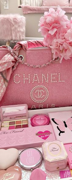 Channel Aesthetic, Girl In Paris, Romantic Paris, Chanel Boutique, Marble Furniture, Pink Minnie, 4 Girls, Parisian Chic