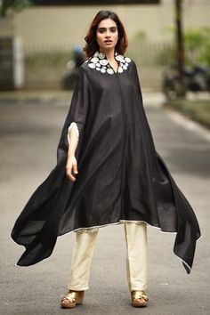 Shop for Vara by Vibha n Priti Black Silk Chanderi Tunic for Women Online at Aza Fashions Cape Dresses, Black Kaftan, Embroidered Kaftan, Kaftan Designs, Tunics Online, Kaftan Style, Designer Jumpsuits, Boutique Dress Designs, Indian Fashion Designers