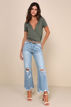 Crystal Medium Wash Distressed High Rise Wide Leg Raw Hem Jeans Ankle Jeans Outfit, Girls Night Outfit, Casual Formal Dresses, Frayed Hem Jeans, Lulu Fashion, Raw Hem Jeans, Hem Jeans, Wide Legs, Lace Shirt